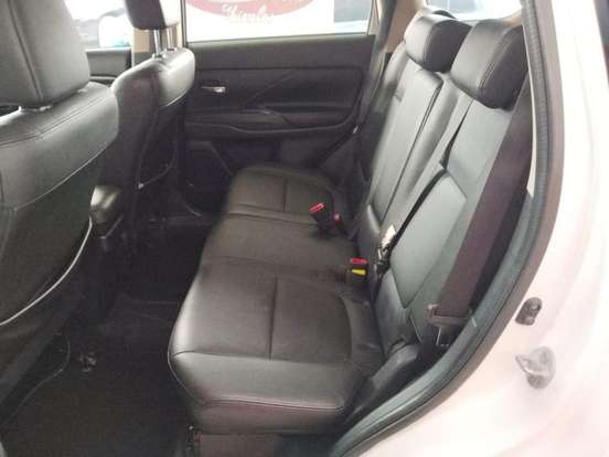 MITSUBISHI-OUTLANDER-2015