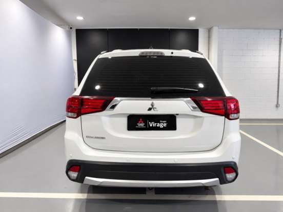 MITSUBISHI-OUTLANDER-2015