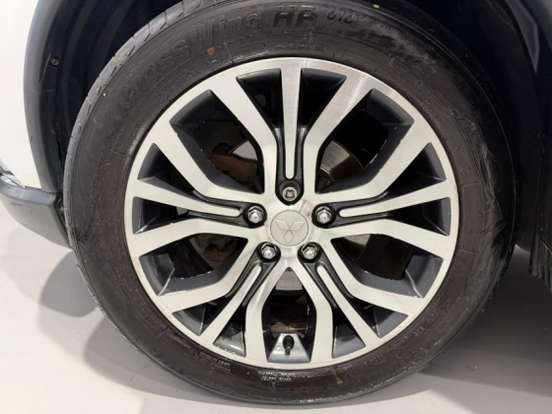 MITSUBISHI-OUTLANDER-2015