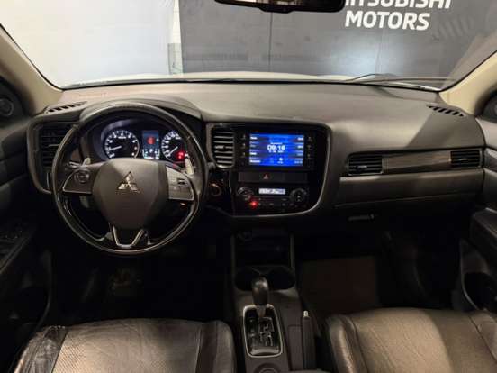 MITSUBISHI-OUTLANDER-2015