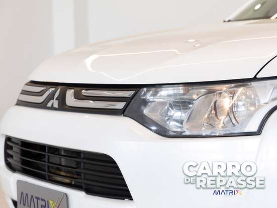 MITSUBISHI-OUTLANDER-2.0 16V GASOLINA 4P AUTOMÁTICO MITSUBISHI-OUTLANDER-2014