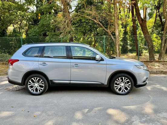 MITSUBISHI-OUTLANDER-2015