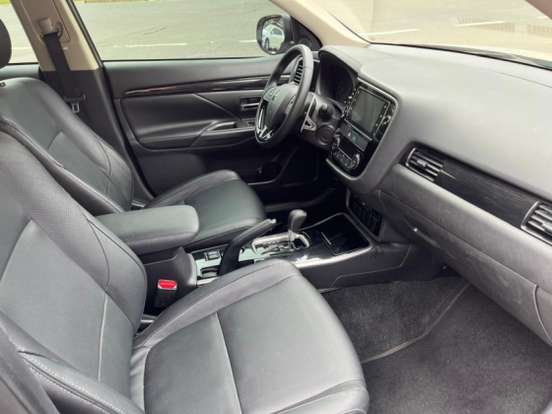 MITSUBISHI-OUTLANDER-2015