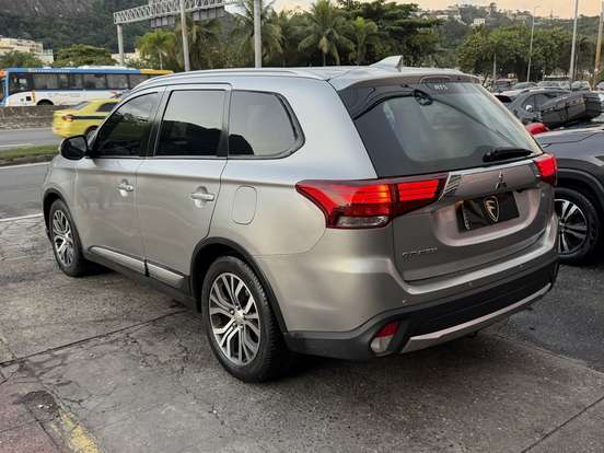 MITSUBISHI-OUTLANDER-2018