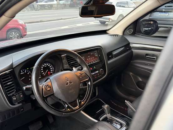 MITSUBISHI-OUTLANDER-2018