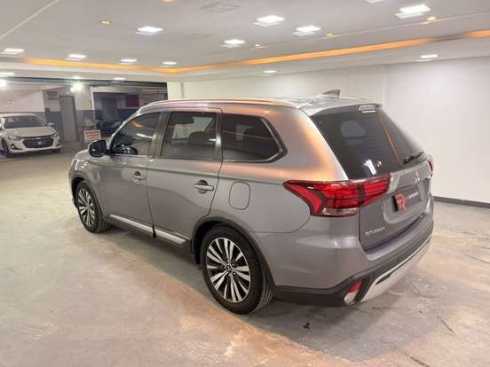 MITSUBISHI-OUTLANDER-2019