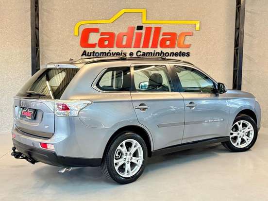 MITSUBISHI-OUTLANDER-2014