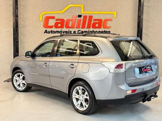 MITSUBISHI-OUTLANDER-2014