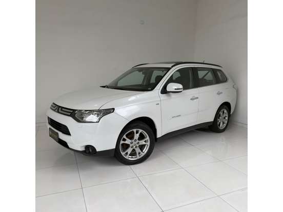 MITSUBISHI-OUTLANDER-3.0 GT 4X4 V6 24V GASOLINA 4P AUTOMÁTICO MITSUBISHI-OUTLANDER-2013