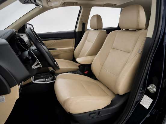 MITSUBISHI-OUTLANDER-3.0 GT 4X4 V6 24V GASOLINA 4P AUTOMÁTICO MITSUBISHI-OUTLANDER-2017