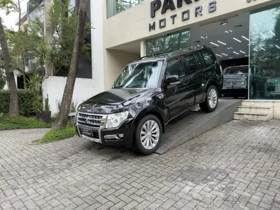 MITSUBISHI-PAJERO-2015