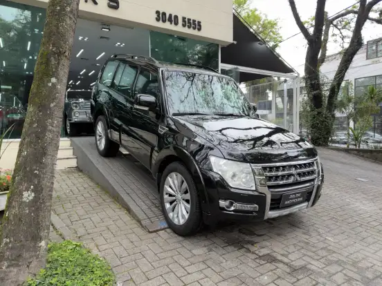 MITSUBISHI-PAJERO-2015