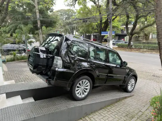MITSUBISHI-PAJERO-3.2 HPE 4X4 7 LUGARES 16V TURBO INTERCOOLER DIESEL 4P AUTOMÁTICO MITSUBISHI-PAJERO-2015