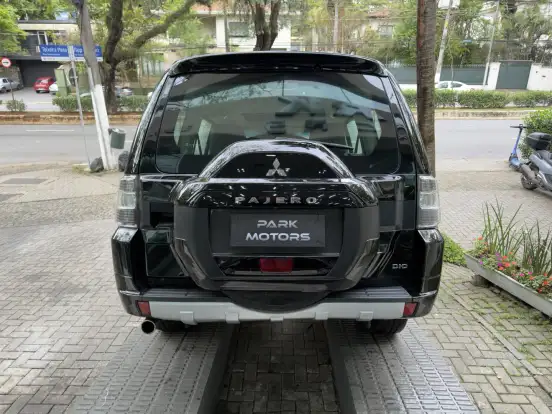 MITSUBISHI-PAJERO-2015