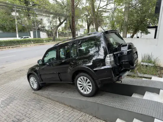 MITSUBISHI-PAJERO-3.2 HPE 4X4 7 LUGARES 16V TURBO INTERCOOLER DIESEL 4P AUTOMÁTICO MITSUBISHI-PAJERO-2015