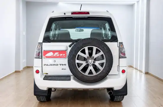 MITSUBISHI-PAJERO TR4-2.0 4X2 16V 140CV FLEX 4P MANUAL MITSUBISHI-PAJERO TR4-2013