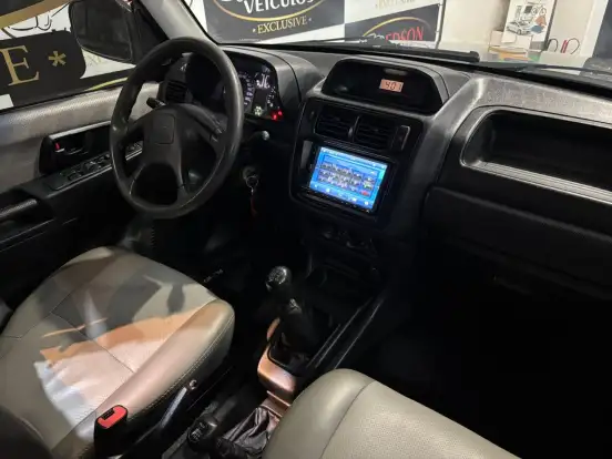 MITSUBISHI-PAJERO TR4-2004