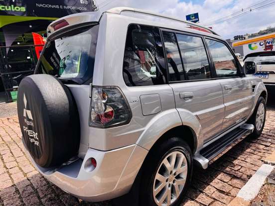 MITSUBISHI-PAJERO TR4-2010