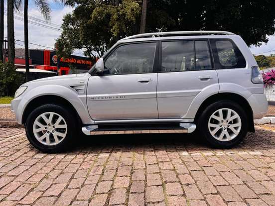 MITSUBISHI-PAJERO TR4-2010