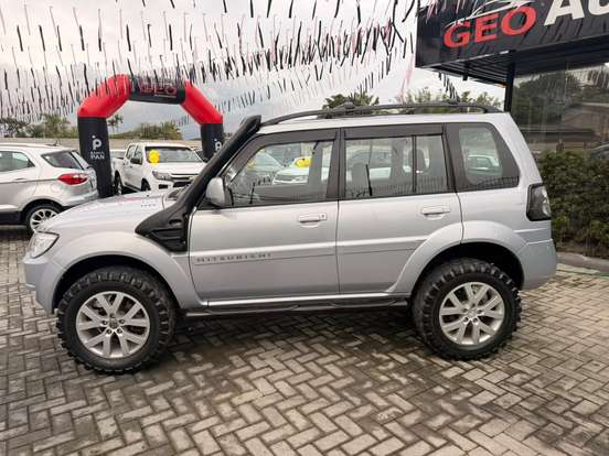 MITSUBISHI-PAJERO TR4-2010