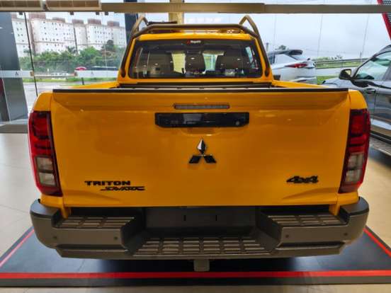 MITSUBISHI-TRITON-2026
