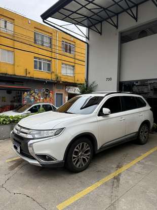 MITSUBISHI-OUTLANDER-2.0 16V GASOLINA 4P AUTOMÁTICO MITSUBISHI-OUTLANDER-2015