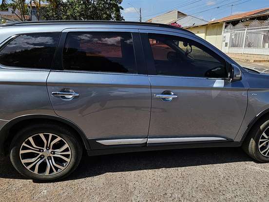 MITSUBISHI-OUTLANDER-3.0 GT 4X4 V6 24V GASOLINA 4P AUTOMÁTICO MITSUBISHI-OUTLANDER-2015