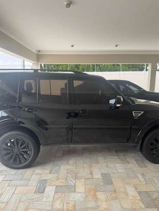 MITSUBISHI-PAJERO-2015
