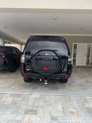 MITSUBISHI-PAJERO-2015