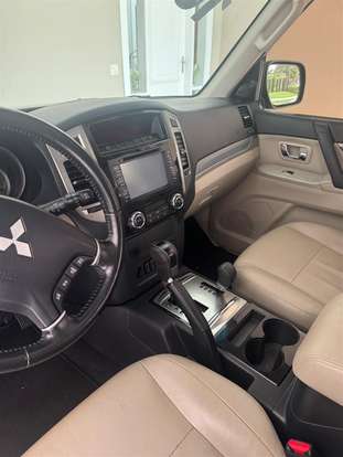 MITSUBISHI-PAJERO-2015