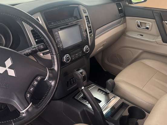 MITSUBISHI-PAJERO-3.2 HPE 4X4 7 LUGARES 16V TURBO INTERCOOLER DIESEL 4P AUTOMÁTICO MITSUBISHI-PAJERO-2015