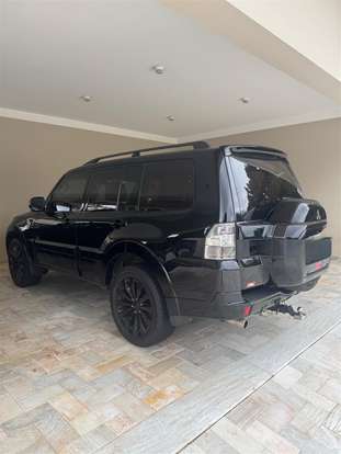 MITSUBISHI-PAJERO-2015