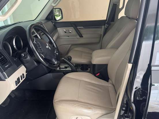 MITSUBISHI-PAJERO-3.2 HPE 4X4 7 LUGARES 16V TURBO INTERCOOLER DIESEL 4P AUTOMÁTICO MITSUBISHI-PAJERO-2015