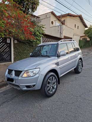 MITSUBISHI-PAJERO TR4-2.0 4X2 16V 140CV FLEX 4P AUTOMÁTICO MITSUBISHI-PAJERO TR4-2013