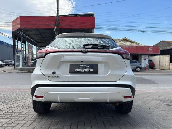 NISSAN-KICKS-2023