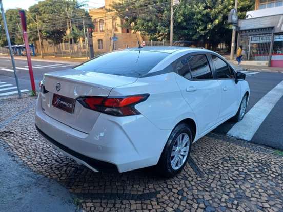 NISSAN-VERSA-2021