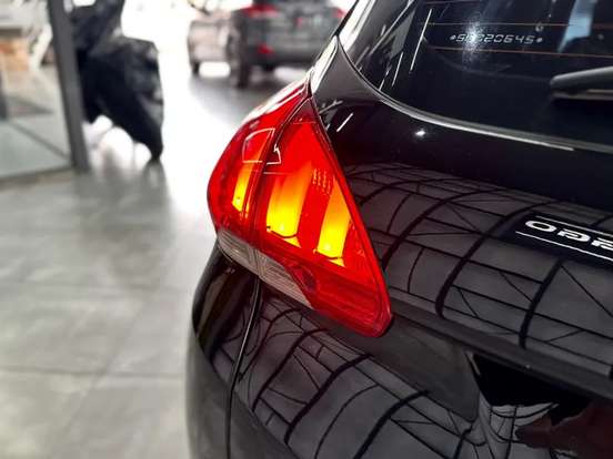 PEUGEOT-2008-1.6 16V FLEX ALLURE 4P AUTOMÁTICO PEUGEOT-2008-2015