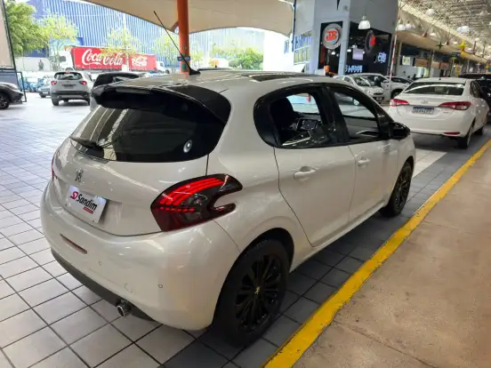 PEUGEOT-208-2016