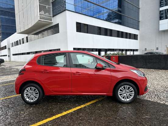 PEUGEOT-208-2018