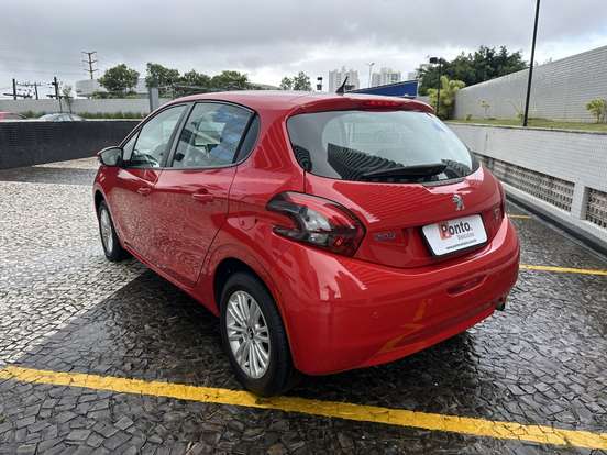 PEUGEOT-208-2018