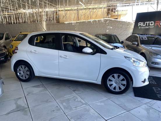 PEUGEOT-208-2013