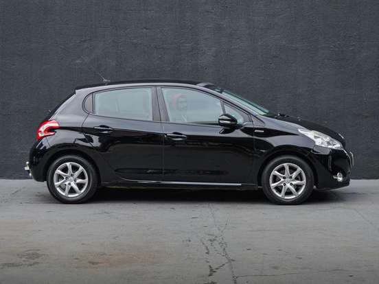 PEUGEOT-208-2016