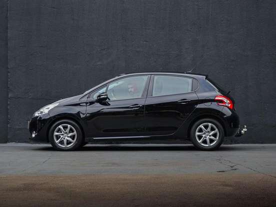 PEUGEOT-208-2016