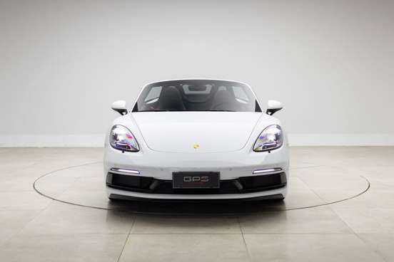 PORSCHE-718-2025
