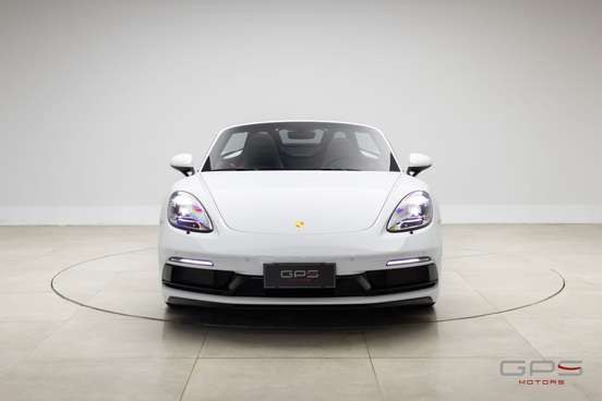 PORSCHE-718-2025