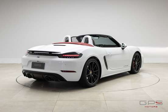PORSCHE-718-2025