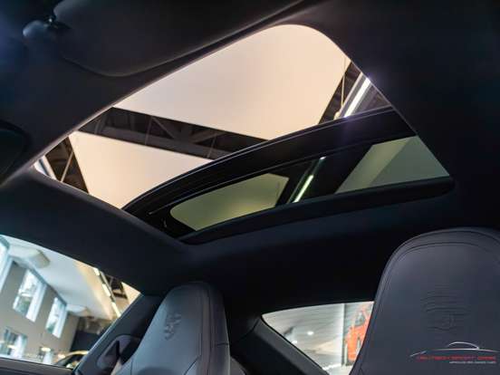 PORSCHE-911-2023