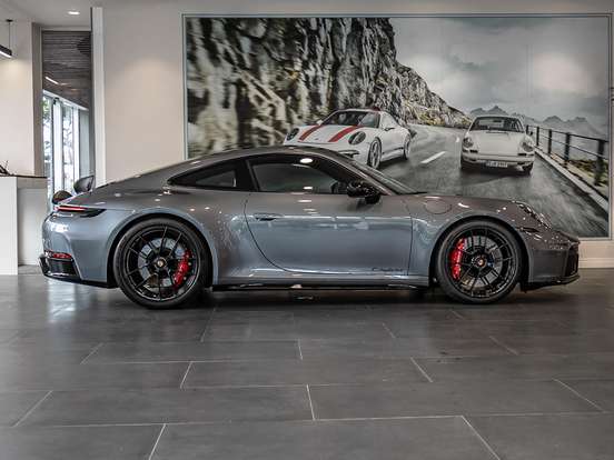 PORSCHE-911-2025