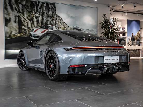 PORSCHE-911-2025