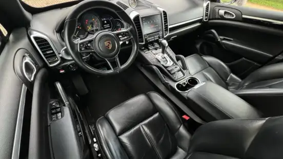 PORSCHE-CAYENNE-2017